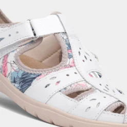 Free Spirit Cleveland Womens White Floral Shoe