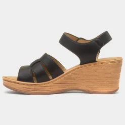 Heavenly Feet Dizzy Womens Black Wedge Sandal