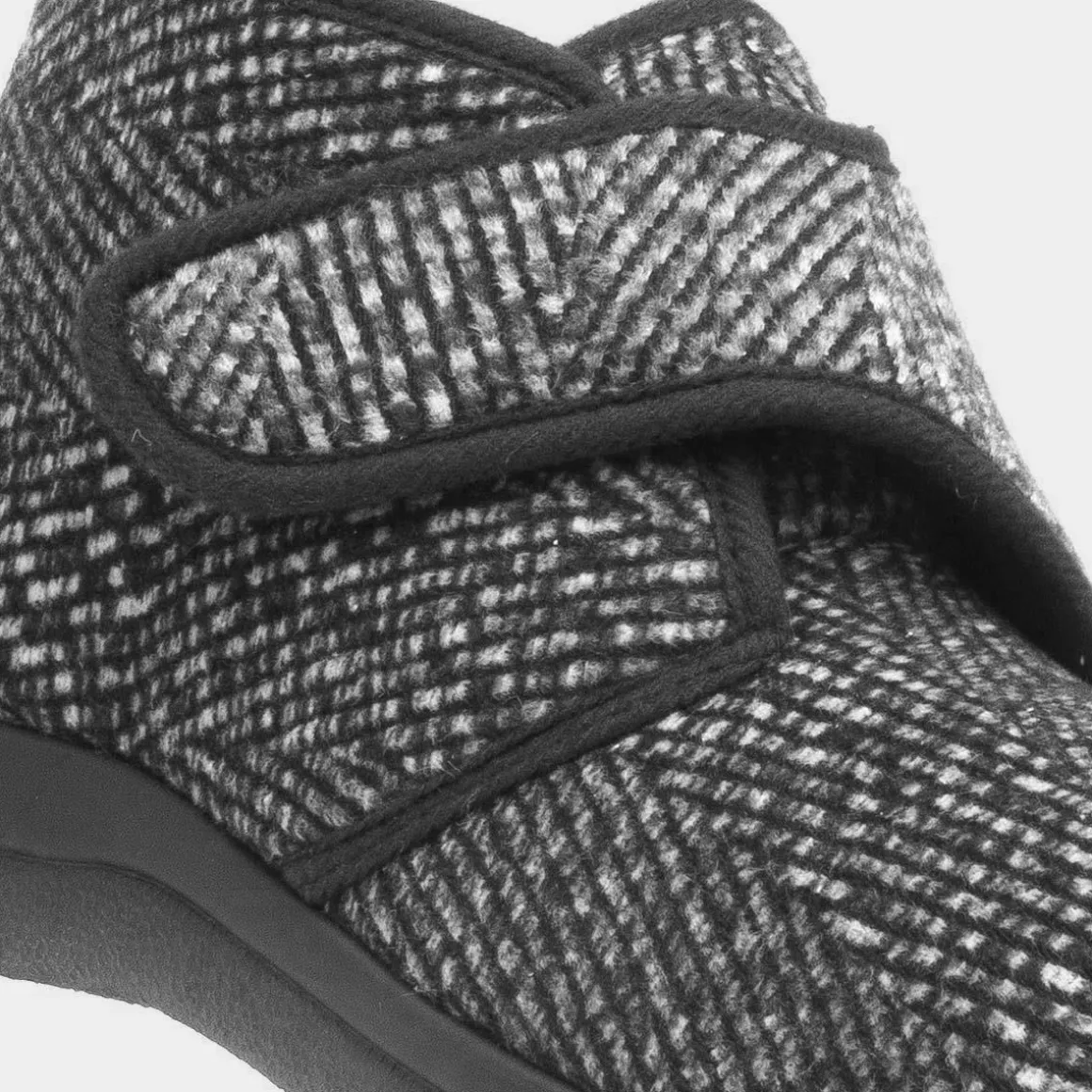 Jo & Joe Bob Mens Black Easy Fasten Bootie Slipper
