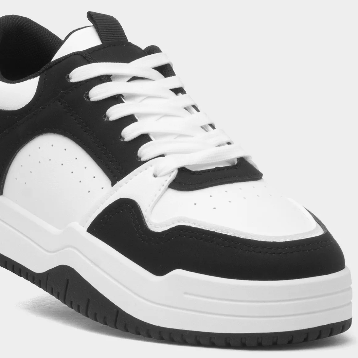 Krush Emily Womens Black & White Trainer
