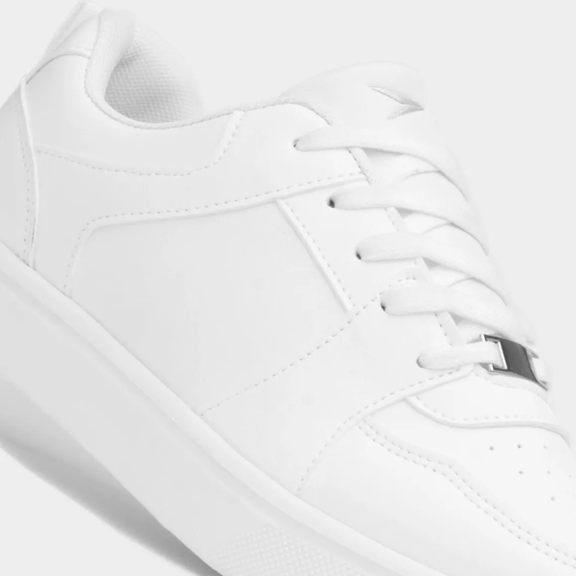 Osaga Gravity Womens White Lace Up Trainer
