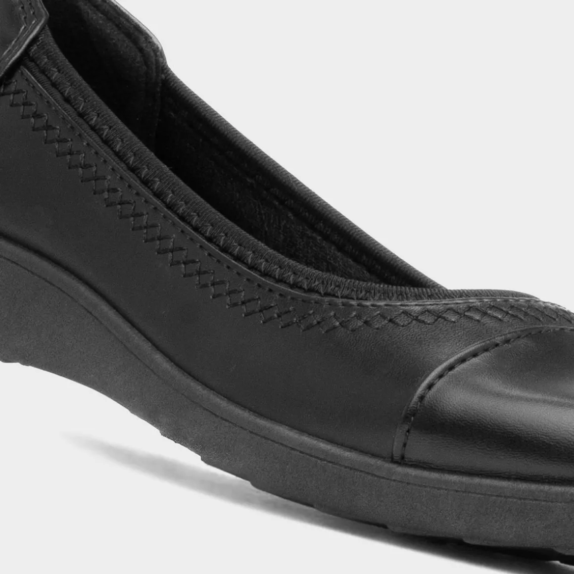 Softlites Devin Womens Black Flat Shoe