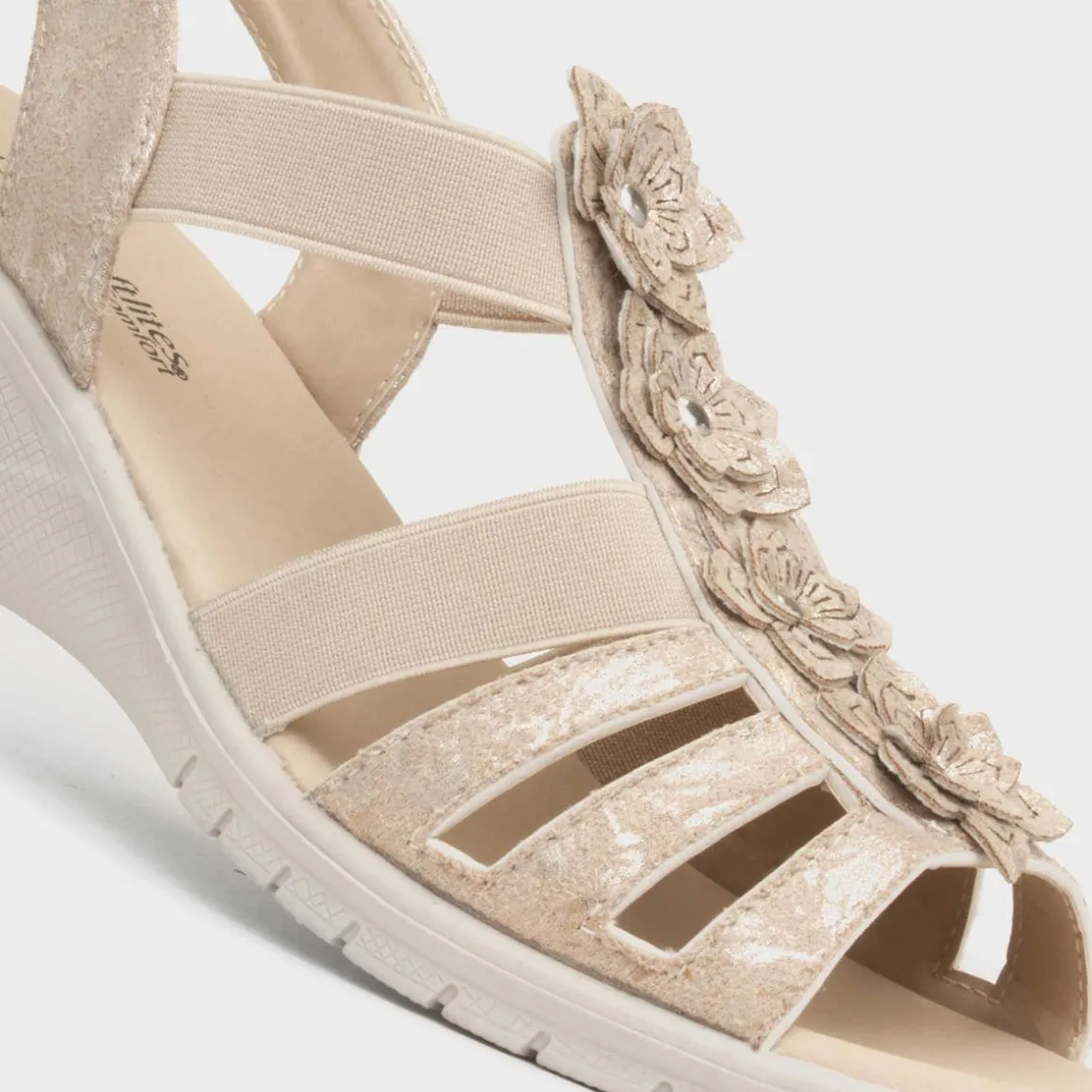 Softlites Sienna Womens Beige Flower Sandal