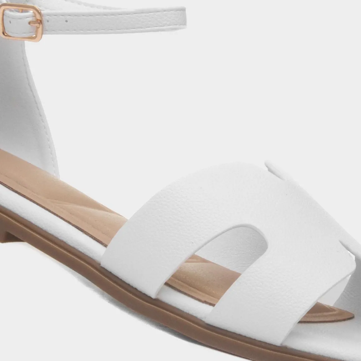 Truffle Bay Womens White Buckle Sandal