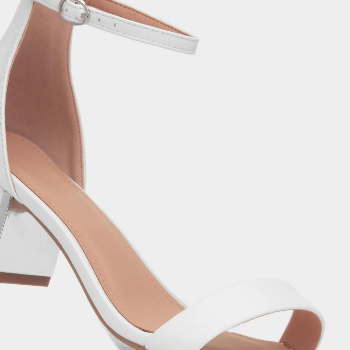 Truffle Halla1 Womens White Heeled Sandal