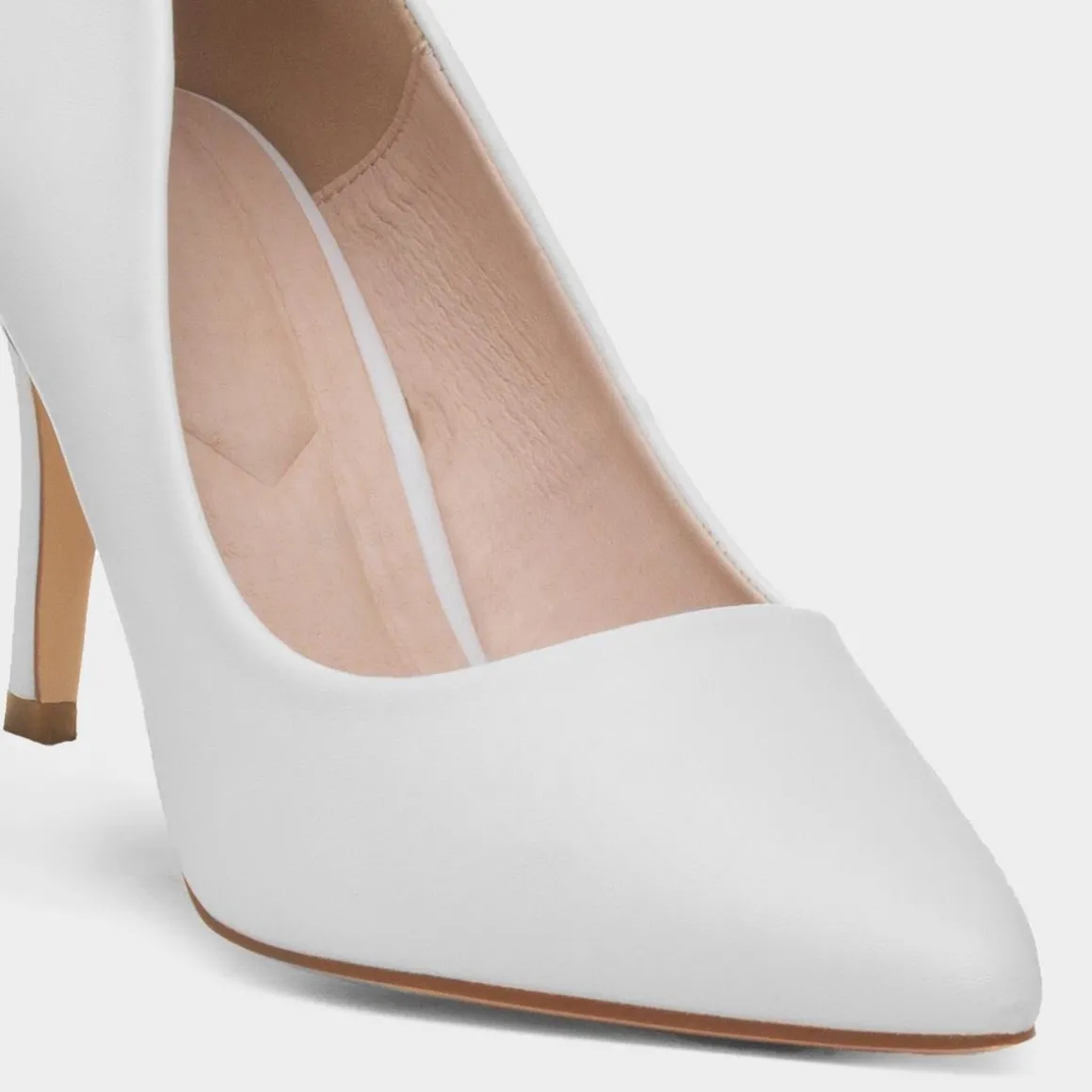 Truffle Miranda Womens White Heel