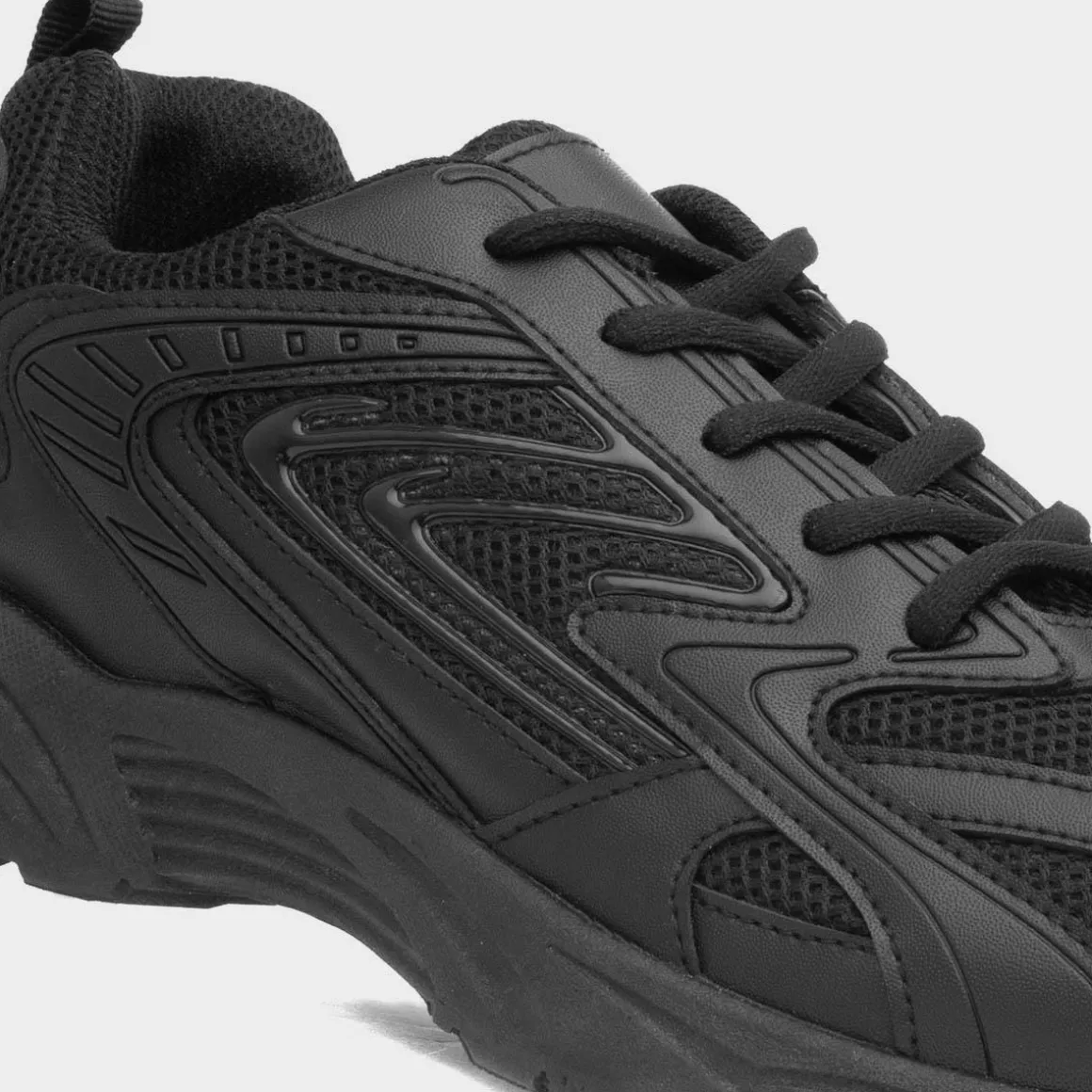 XL Weaver Mens Black Lace Up Trainer